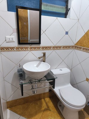 Toallas, jabón, papel higiénico
