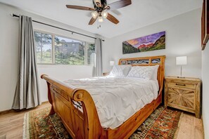 3 habitaciones, tabla de planchar con plancha, wifi y ropa de cama 