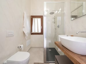 Villa, 3 Bedrooms, Private Pool, Garden View | Bathroom - Elegant Villa With Private Pool in San Teodoro (San Teodoro)