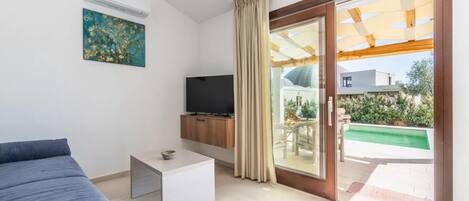 Villa, 3 Bedrooms, Private Pool, Garden View | Living room