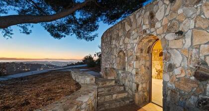 Casa Grotto - 1 Bed Stone Cottage w/ Panoramic Ocean Views, Stone Shower, & Gym