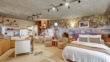 1 slaapkamer, een strijkplank/strijkijzer, gratis wifi, beddengoed