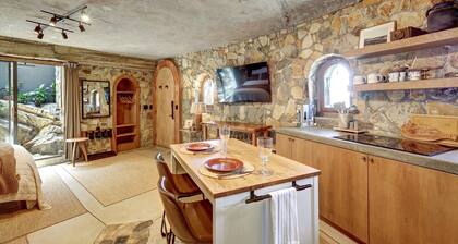 Casa Grotto - 1 Bed Stone Cottage w/ Panoramic Ocean Views, Stone Shower, & Gym