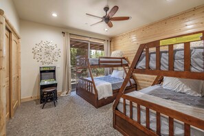 4 bedrooms, free WiFi, bed sheets, wheelchair access