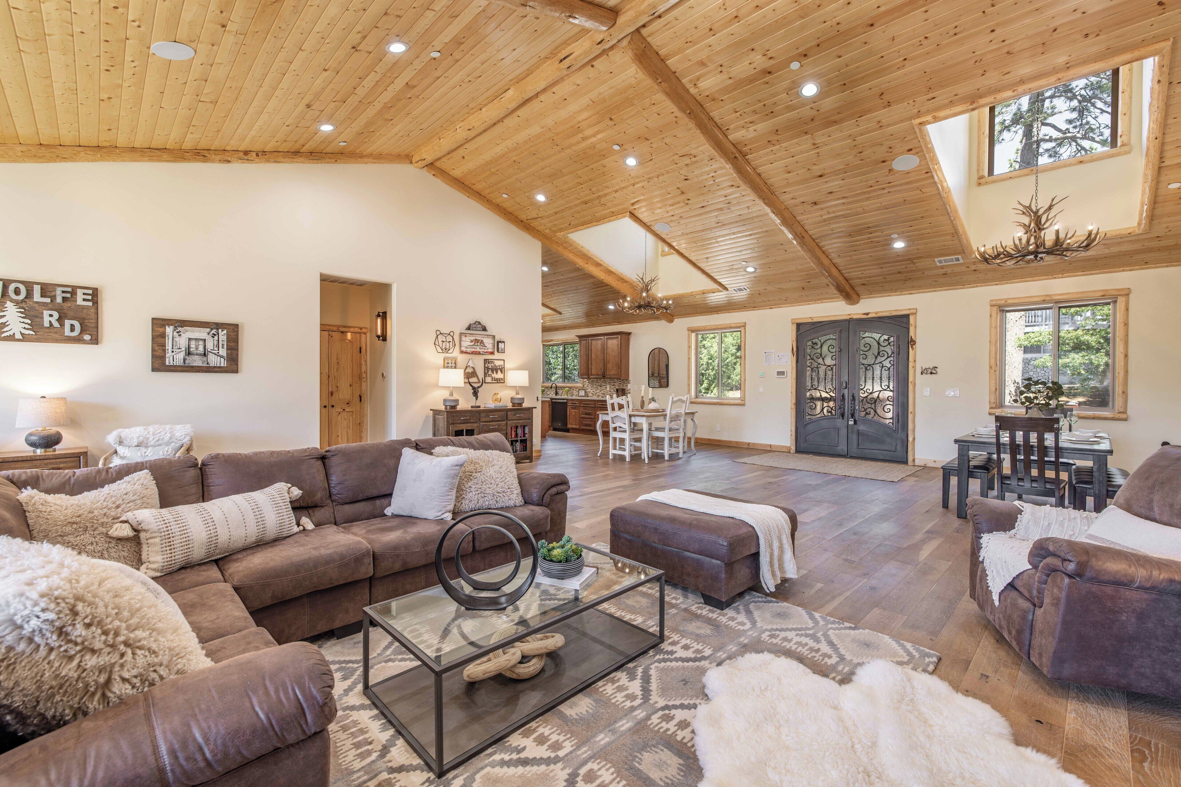 Smart TV, fireplace, video games