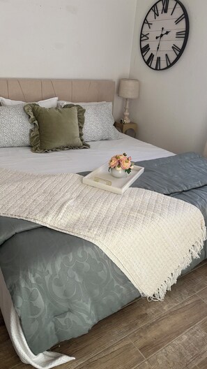 3 bedrooms, iron/ironing board, WiFi, bed sheets