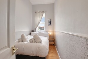 2 makuuhuonetta, silitysrauta/-lauta, ilmainen Wi-Fi, vuodevaatteet