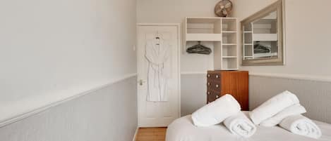 2 chambres, fer et planche Ă repasser, accĂšs au Wi-Fi (inclus)