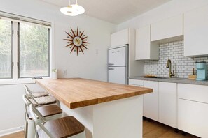 Fridge, oven, stovetop, toaster
