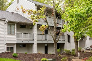 Exterior - Retro 1BR Condo w/ Beach Access + Parking | Near TC (Williamsburg)