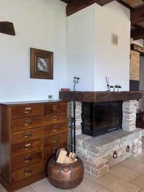 Interior - Villa Altrove surrounded by greenery and a stone's throw from the sea (Marche)