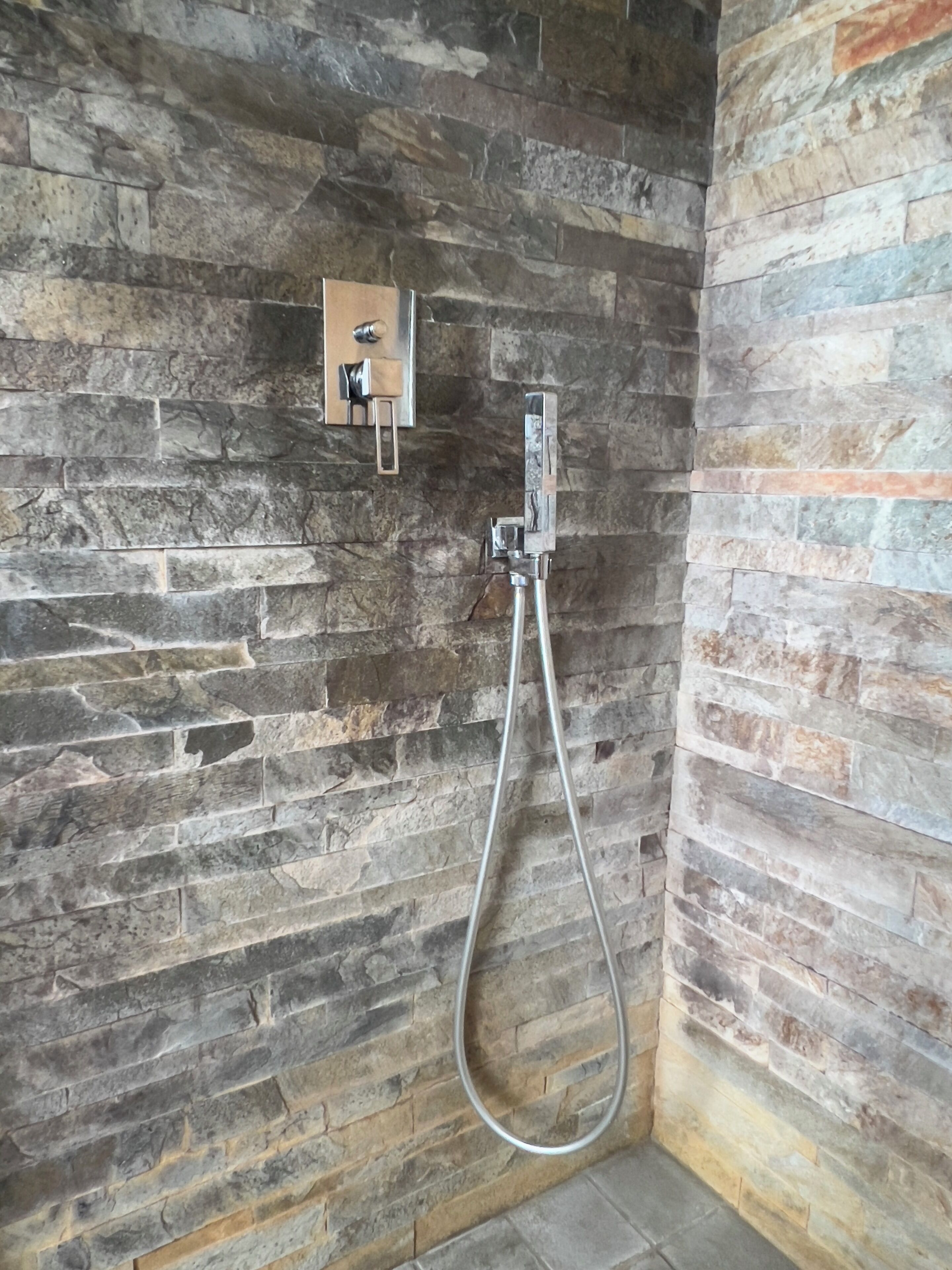 Doccia, asciugacapelli, bidet, asciugamani