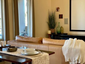 تلفزيون ذكي، مشغل دي في دي، كُتُب، ستيريو