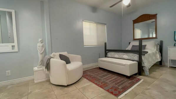 2 habitaciones, escritorio, tabla de planchar con plancha y wifi gratis