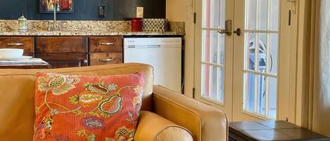 تلفزيون ذكي، مشغل دي في دي، كُتُب، ستيريو