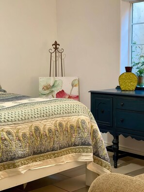 2 habitaciones, escritorio, tabla de planchar con plancha y wifi gratis
