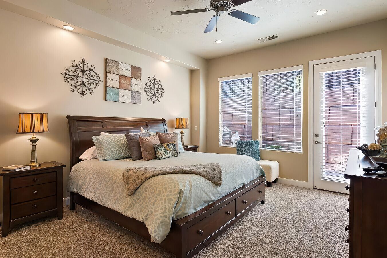 3 slaapkamers, een bureau, reisbedje, gratis wifi