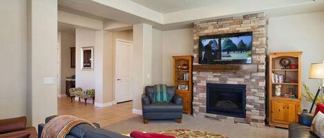 Smart TV, fireplace