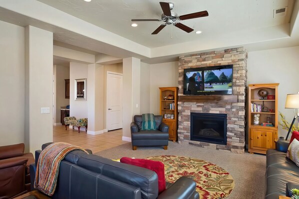Smart TV, fireplace