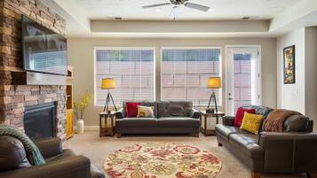 Smart TV, fireplace