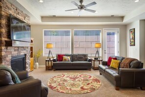 Smart TV, fireplace