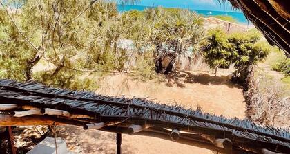 Dreamy Beachfront house with pool secluded miles of Che Shale Bay, Malindi Kenya