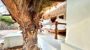 Terrace/patio - Dreamy Beachfront house with pool secluded miles of Che Shale Bay, Malindi Kenya (Che shale Bay, Malindi)