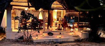 Dreamy Beachfront house with pool secluded miles beach Che Shale Malindi Kenya