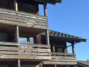 Exterior - 50m from ski slopes, 1st floor, balcony, parking, tv, ski locker, 24m², Les Gets (Les Gets)