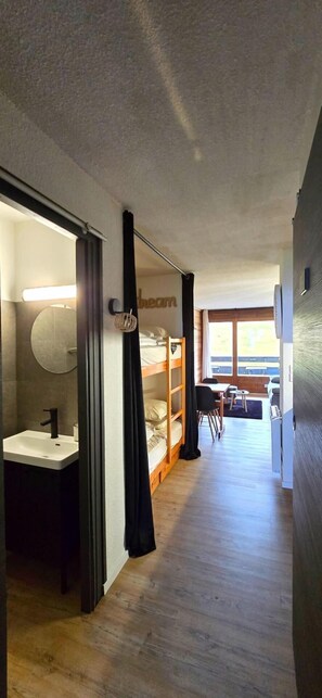 WiFi - 50m from ski slopes, 1st floor, balcony, parking, tv, ski locker, 24m², Les Gets (Les Gets)