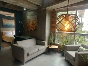 50-inch Smart TV with cable channels - Stylish Laureles Loft in Medellin (Medellín)