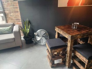 50-inch Smart TV with cable channels - Stylish Laureles Loft in Medellin (Medellín)