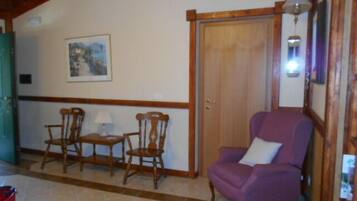 Apartment, 1 Bedroom, Accessible, Patio | Living room