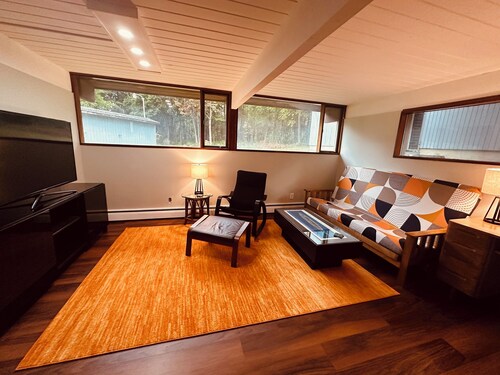 Stay in an historic 1966 deckhouse close to downtown and trails