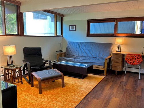 Stay in an historic 1966 deckhouse close to downtown and trails