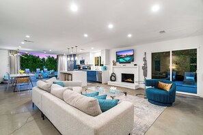 Smart TV, fireplace, video games, offices - Private Oasis, 4 BR, Huge Heated Pool & Spa, Views (Palm Springs)