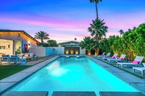 A heated pool - Private Oasis, 4 BR, Huge Heated Pool & Spa, Views (Palm Springs)