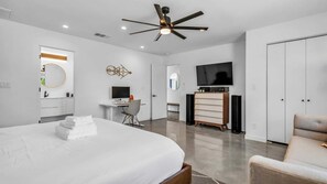 4 bedrooms, desk, iron/ironing board, free WiFi - Private Oasis, 4 BR, Huge Heated Pool & Spa, Views (Palm Springs)