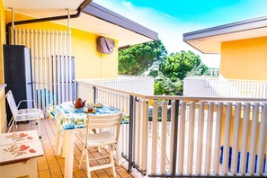 Outdoor dining - Residence Reno three-room apartment C6* for 6 persons (Bibione)