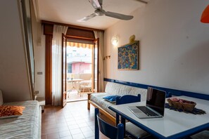 Living area - Residence Landora two-room apartment B4* with side sea view for 4 persons (Bibione)