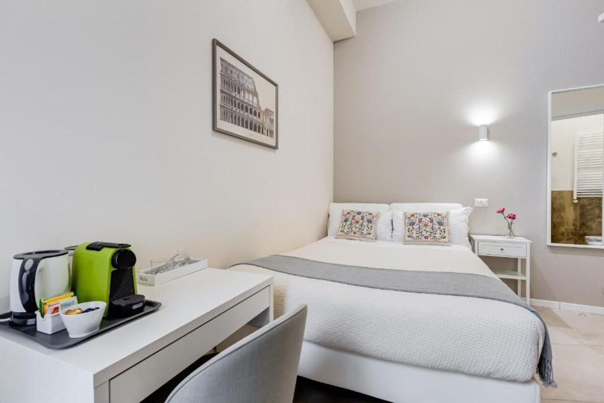 Yhden hengen comfort-huone, 1 suuri yhden hengen sänky | Tallelokero huoneessa, pimennysverhot, äänieristys, silitysrauta/-lauta