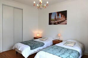 3 Schlafzimmer, Bügeleisen/Bügelbrett, Bettwäsche