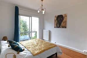 3 chambres, fer et planche à repasser, draps fournis