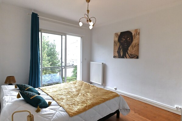 3 bedrooms, iron/ironing board, bed sheets