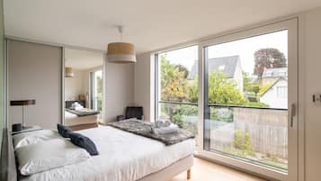5 habitaciones, tabla de planchar con plancha y wifi gratis