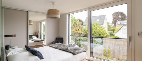 5 habitaciones, tabla de planchar con plancha y wifi gratis