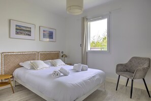 3 bedrooms, iron/ironing board, free WiFi, bed sheets