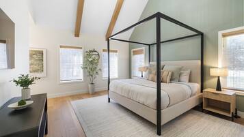 5 Schlafzimmer, Schreibtisch, Bügeleisen/Bügelbrett, Reisekinderbett