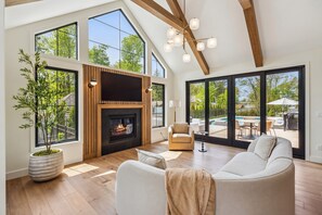 Smart TV, fireplace, video games