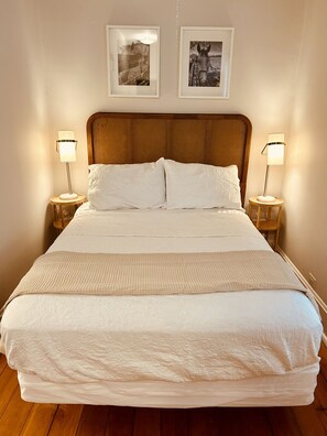 2 habitaciones, escritorio, tabla de planchar con plancha y wifi gratis 